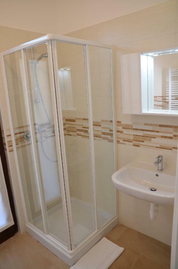 Trilocale Palazzo Garda Apartment Garda  Ngoại thất bức ảnh